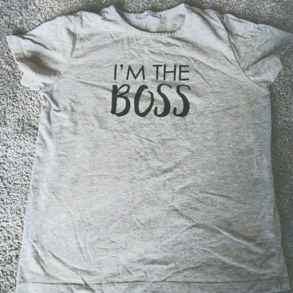 Kids Avon t shirt "I'm the boss" xs gray
